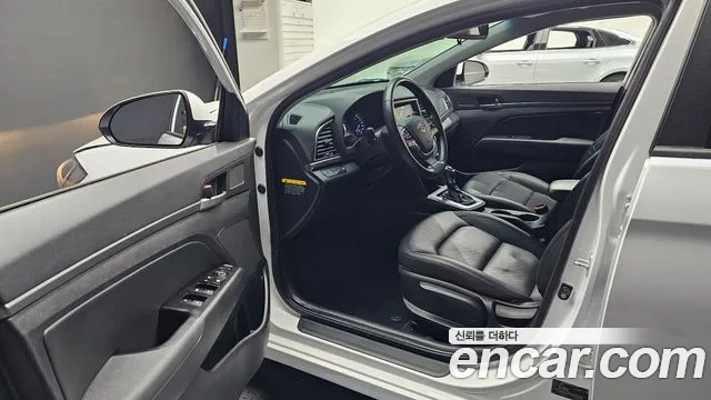 Hyundai AVANTE 2016 — фото 10