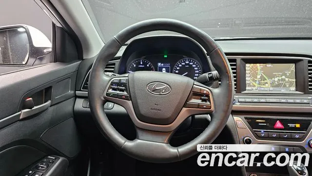 Hyundai AVANTE 2016 — фото 13