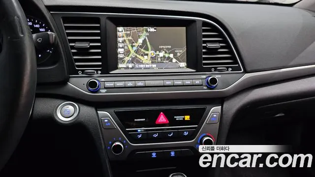 Hyundai AVANTE 2016 — фото 14