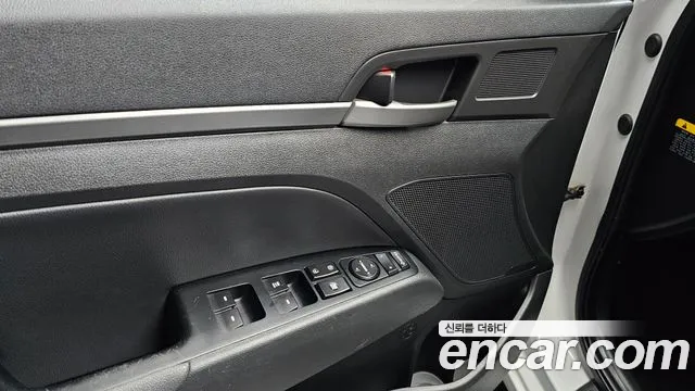 Hyundai AVANTE 2016 — фото 17