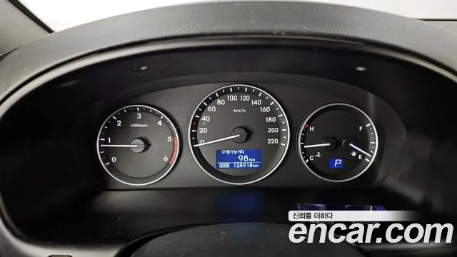 Hyundai Starex 2019 — фото 11