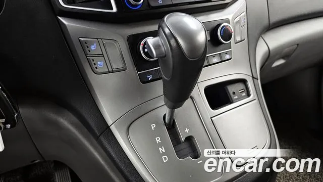 Hyundai Starex 2019 — фото 12