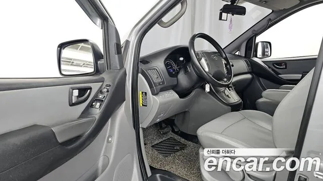 Hyundai Starex 2019 — фото 13