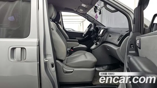 Hyundai Starex 2019 — фото 17