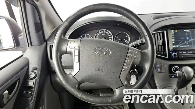 Hyundai Starex 2019 — фото 19