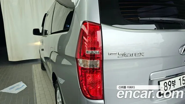 Hyundai Starex 2019 — фото 9