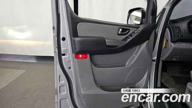 Hyundai Starex 2019 — фото 14