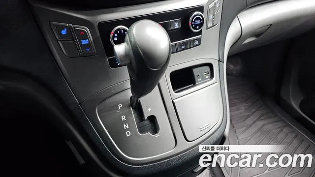Hyundai Starex 2017 — фото 12