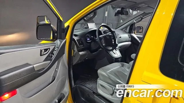 Hyundai Starex 2017 — фото 13