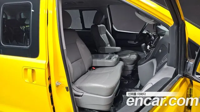 Hyundai Starex 2017 — фото 18