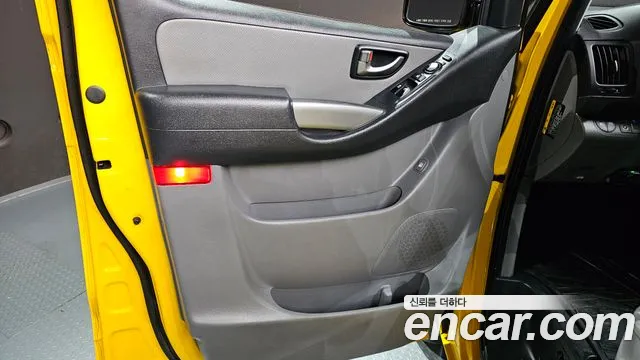 Hyundai Starex 2017 — фото 14