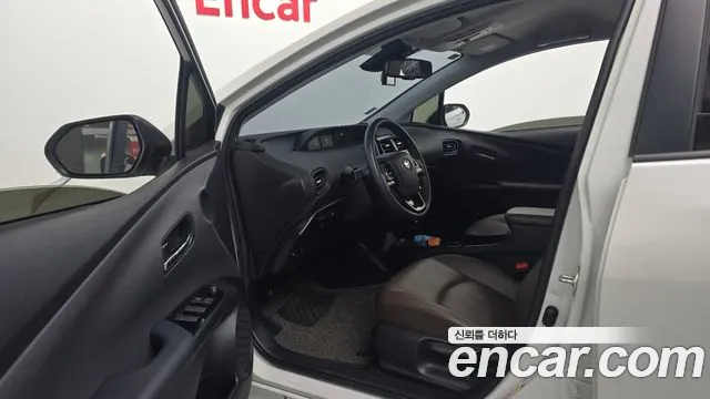 Toyota Prius 2020 — фото 10