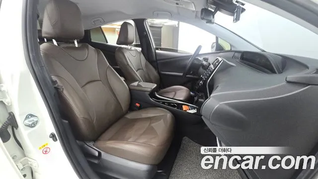 Toyota Prius 2020 — фото 11