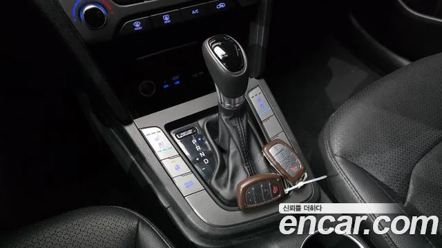 Hyundai AVANTE 2017 — фото 12