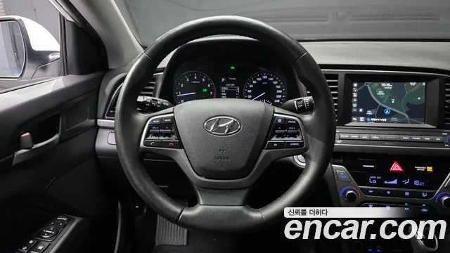 Hyundai AVANTE 2017 — фото 19