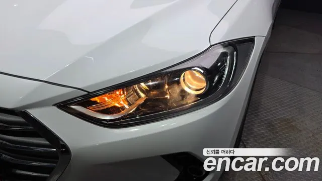 Hyundai AVANTE 2017 — фото 8