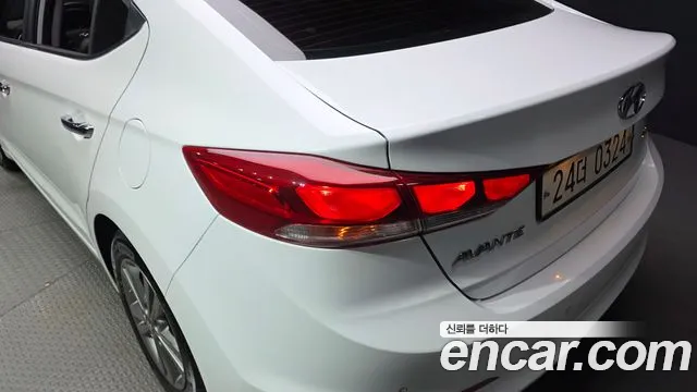 Hyundai AVANTE 2017 — фото 9