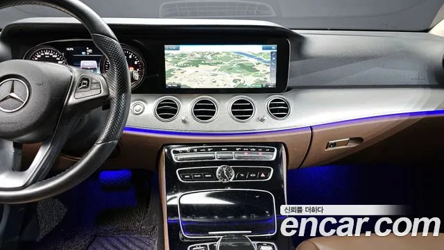 Mercedes-Benz E-Class 2018 — фото 13
