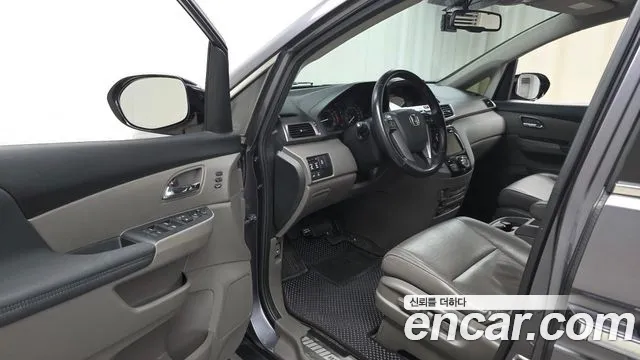 Honda Odyssey 2015 — фото 10