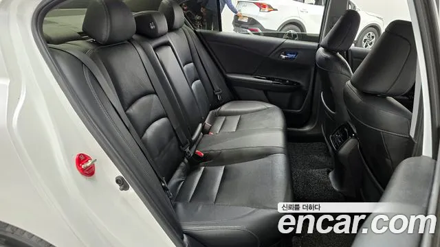 Honda Accord 2017 — фото 11