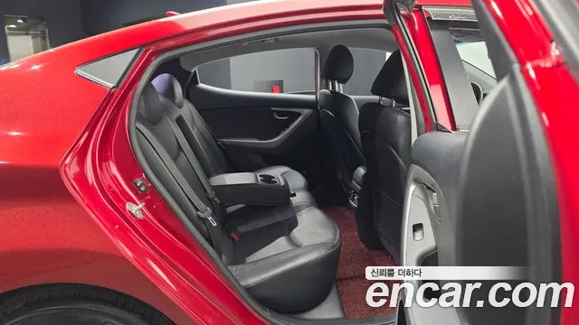 Hyundai AVANTE 2016 — фото 11