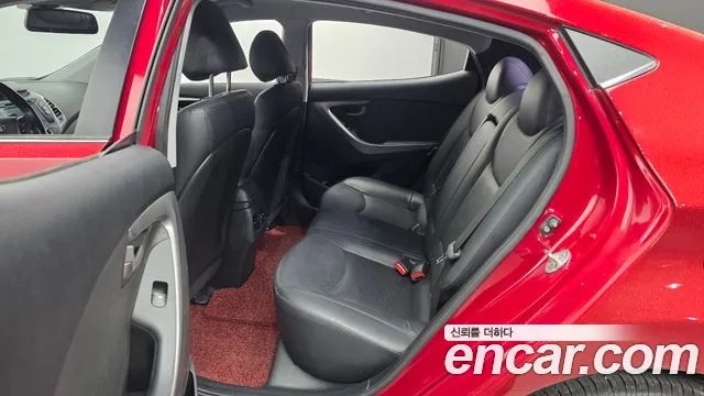 Hyundai AVANTE 2016 — фото 12