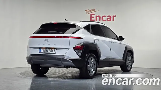 Hyundai Kona 2024 — фото 1