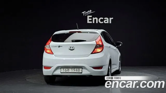 Hyundai Accent 2014 — фото 4