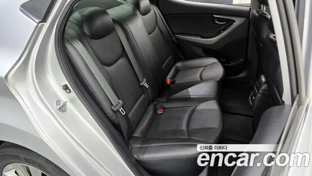 Hyundai AVANTE 2014 — фото 11
