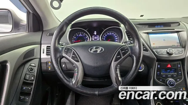 Hyundai AVANTE 2014 — фото 13