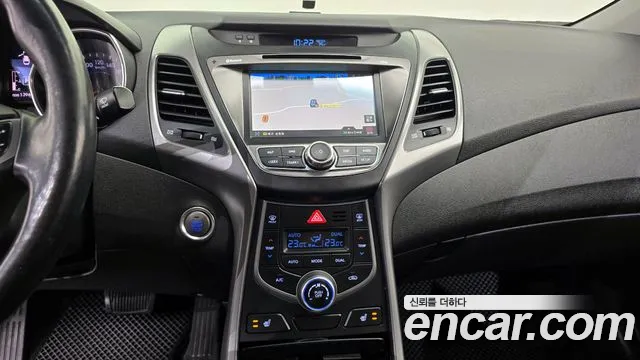 Hyundai AVANTE 2014 — фото 14