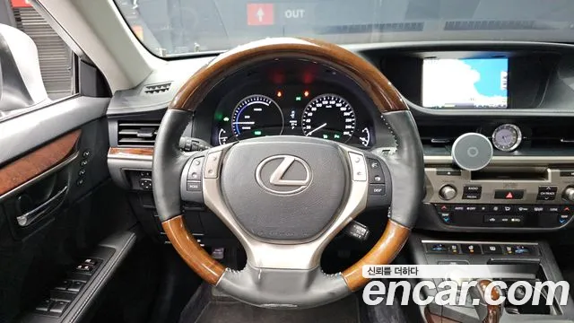 Lexus ES 2014 — фото 13