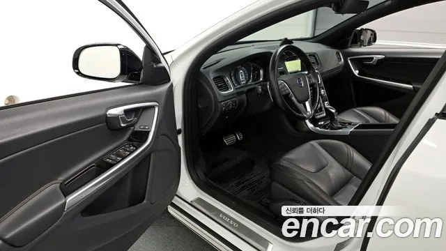 Volvo V60 2016 — фото 10