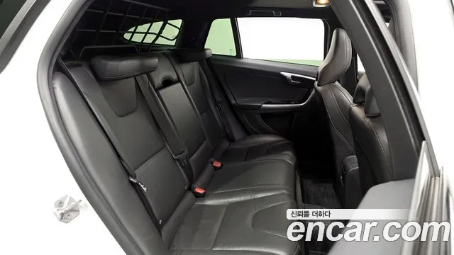 Volvo V60 2016 — фото 11