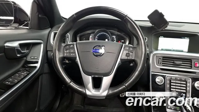 Volvo V60 2016 — фото 12