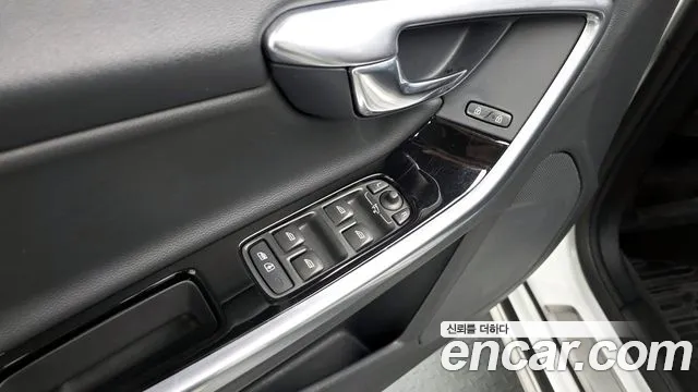 Volvo V60 2016 — фото 18