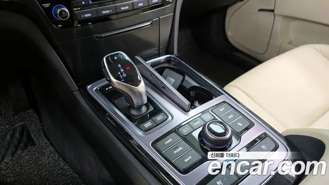 Hyundai Equus 2013 — фото 12
