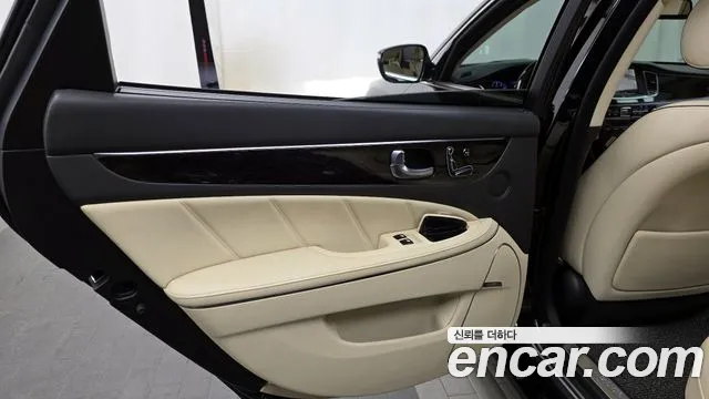 Hyundai Equus 2013 — фото 15