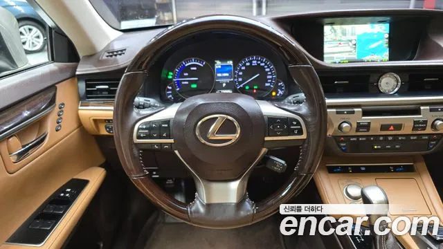 Lexus ES 2017 — фото 13