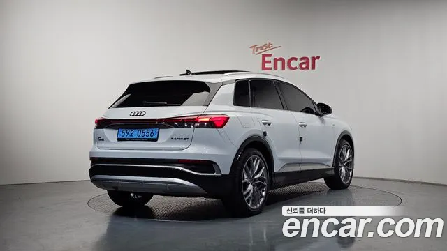 Audi Q4 e-tron 2025 — фото 1