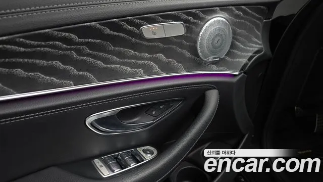 Mercedes-Benz E-Class 2021 — фото 14