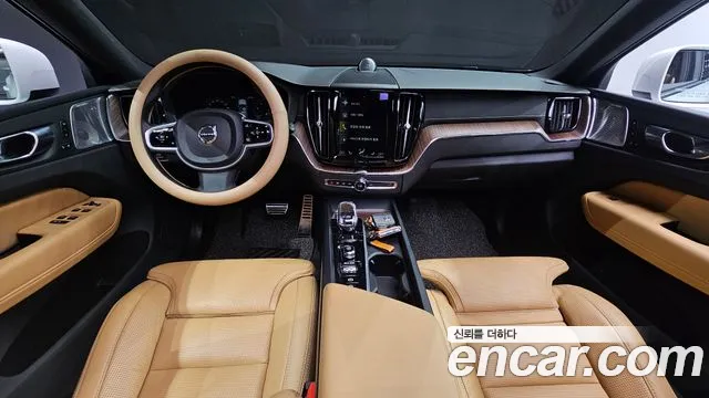 Volvo XC60 2021 — фото 10