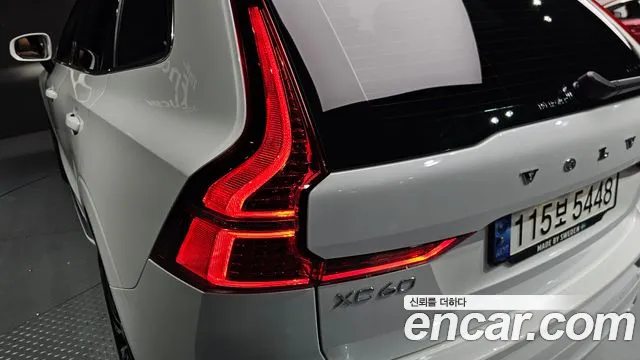 Volvo XC60 2021 — фото 9