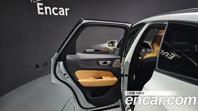 Volvo XC60 2021 — фото 15