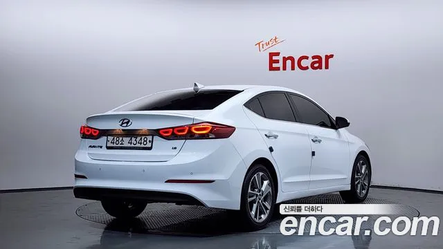 Hyundai AVANTE 2018 — фото 1