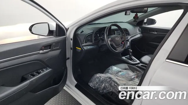 Hyundai AVANTE 2018 — фото 12