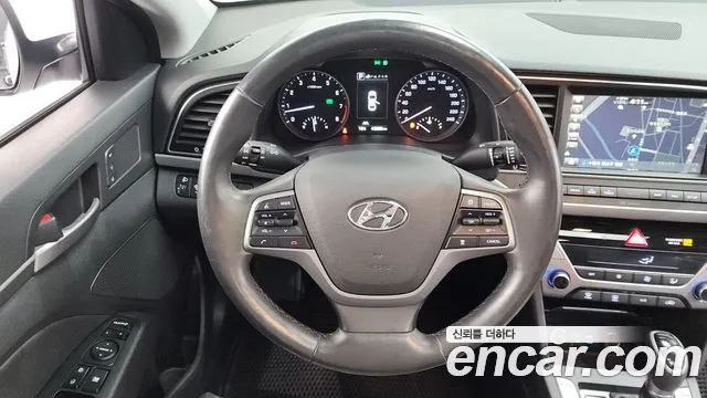 Hyundai AVANTE 2018 — фото 17