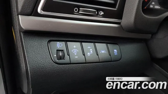 Hyundai AVANTE 2018 — фото 19