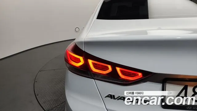 Hyundai AVANTE 2018 — фото 8