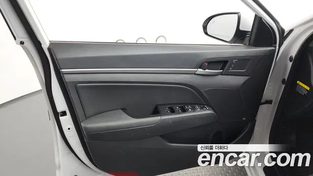 Hyundai AVANTE 2018 — фото 13